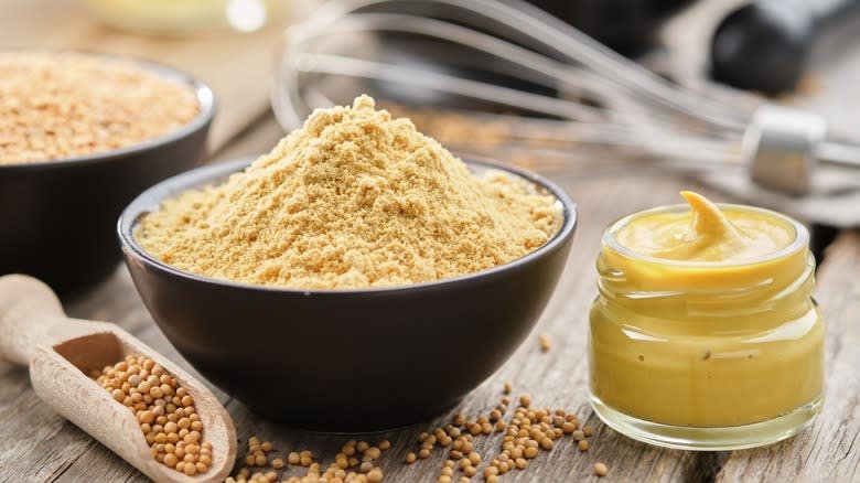 what does yellow mustard power do for smoking meat
